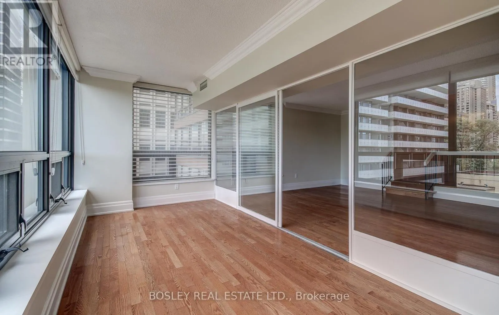 702 - 62 WELLESLEY STREET W