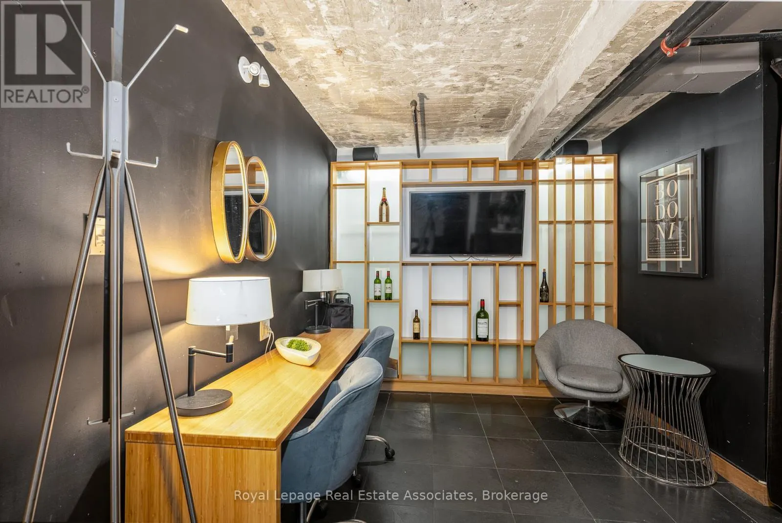 B101 - 67 RICHMOND STREET W