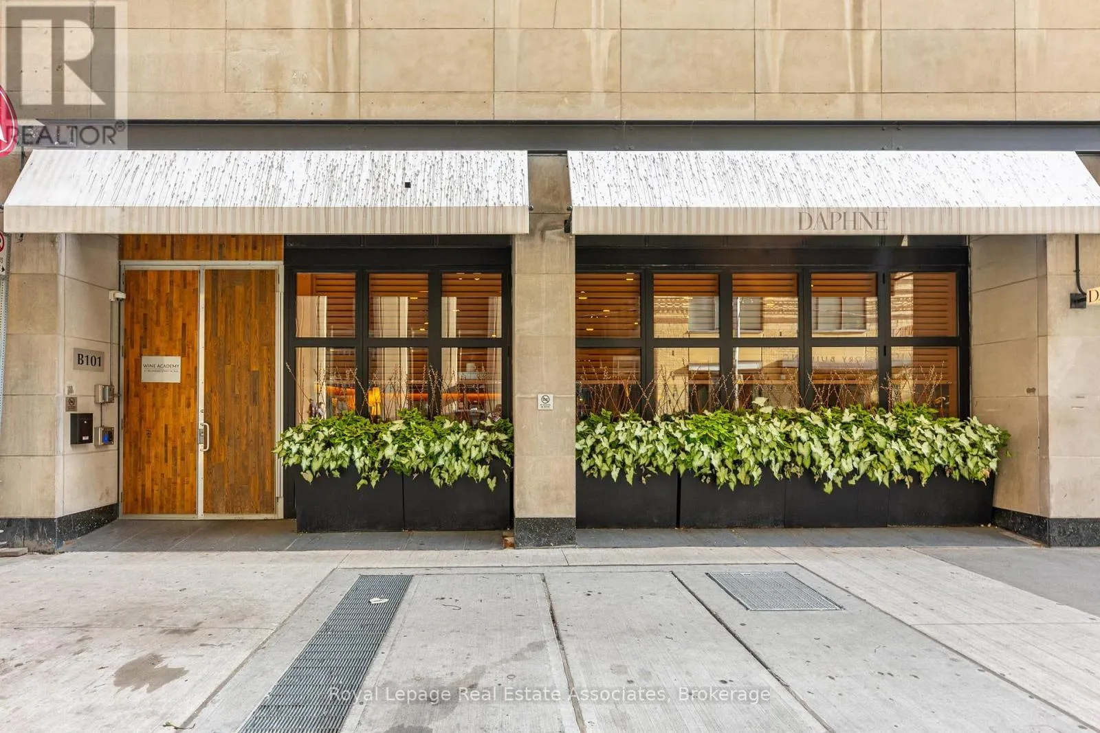 B101 - 67 RICHMOND STREET W