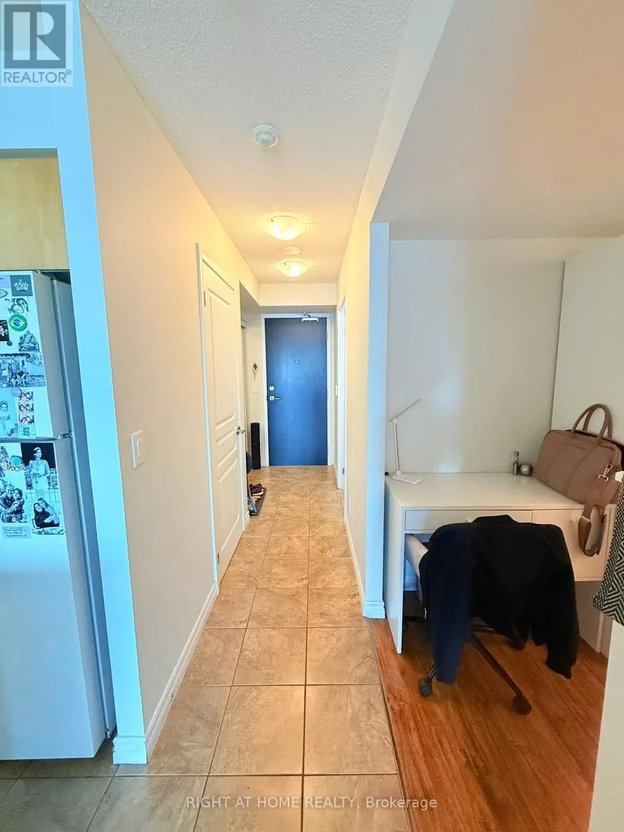 809 - 18 YONGE STREET