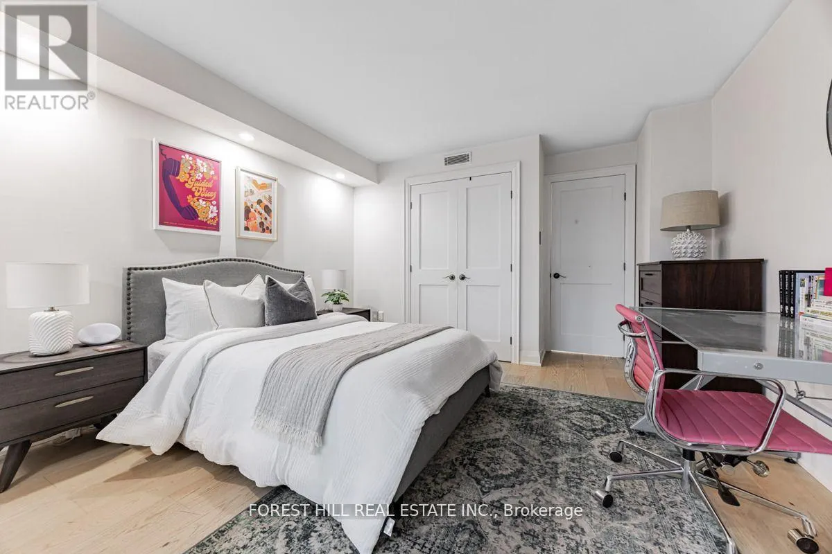 201 - 900 YONGE STREET