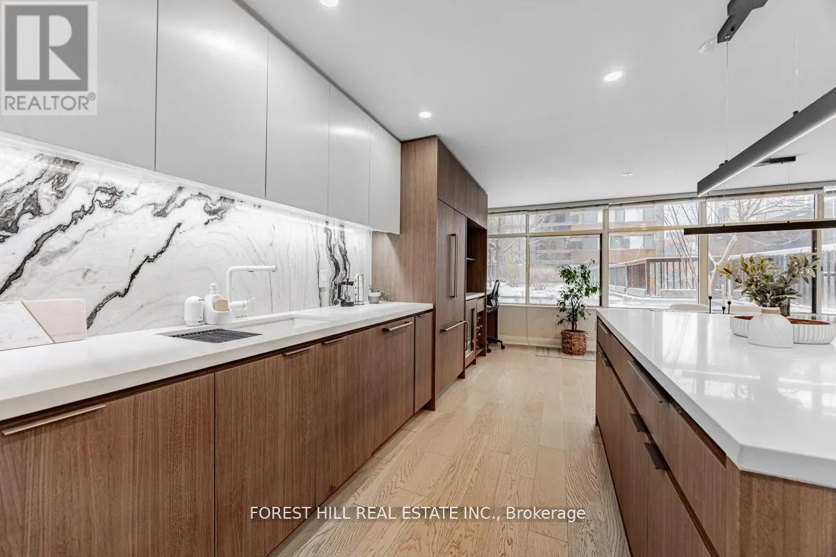 201 - 900 YONGE STREET