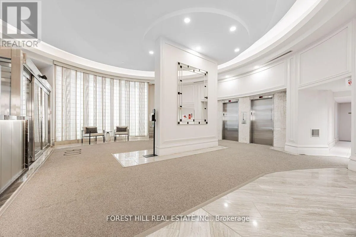 201 - 900 YONGE STREET