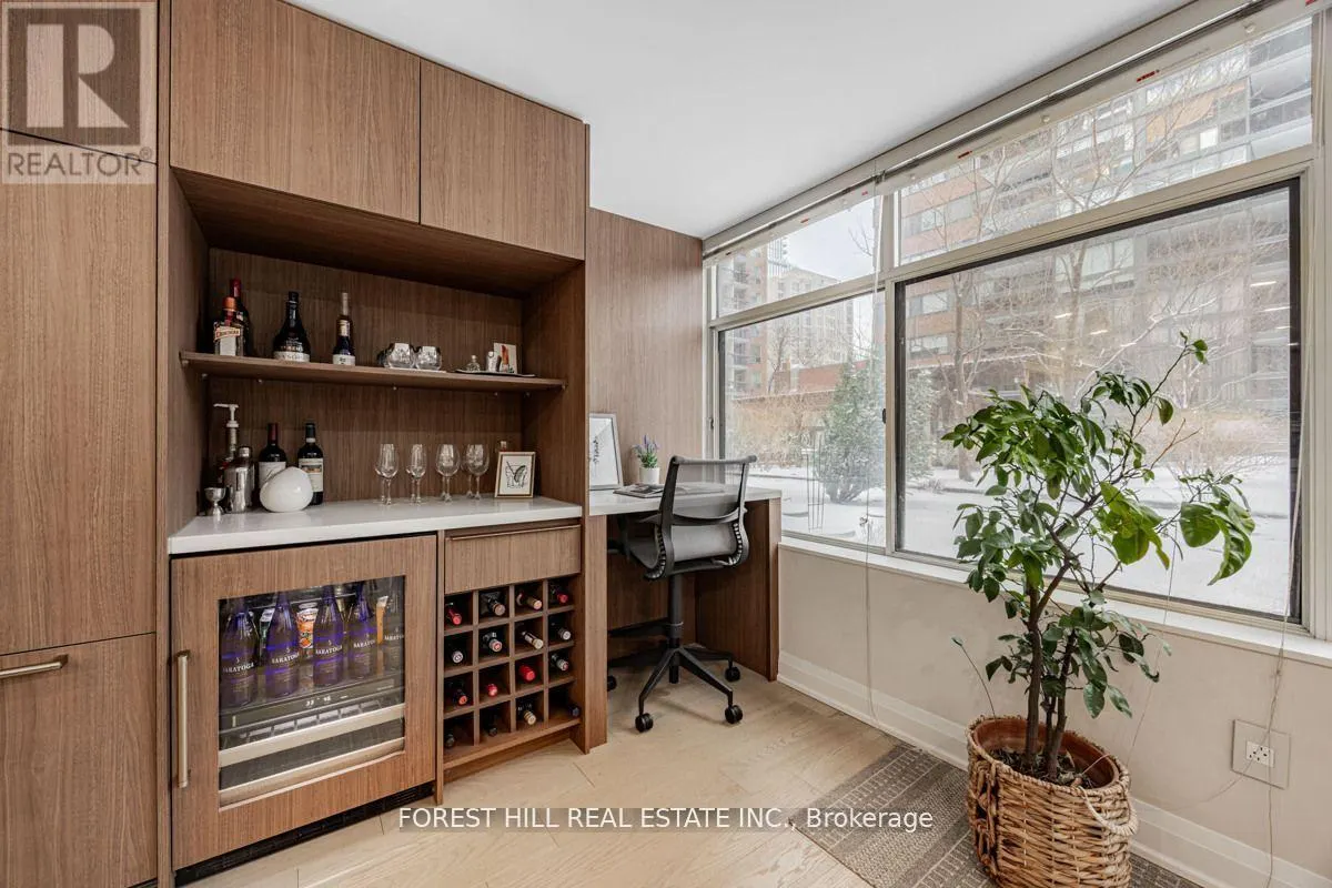 201 - 900 YONGE STREET