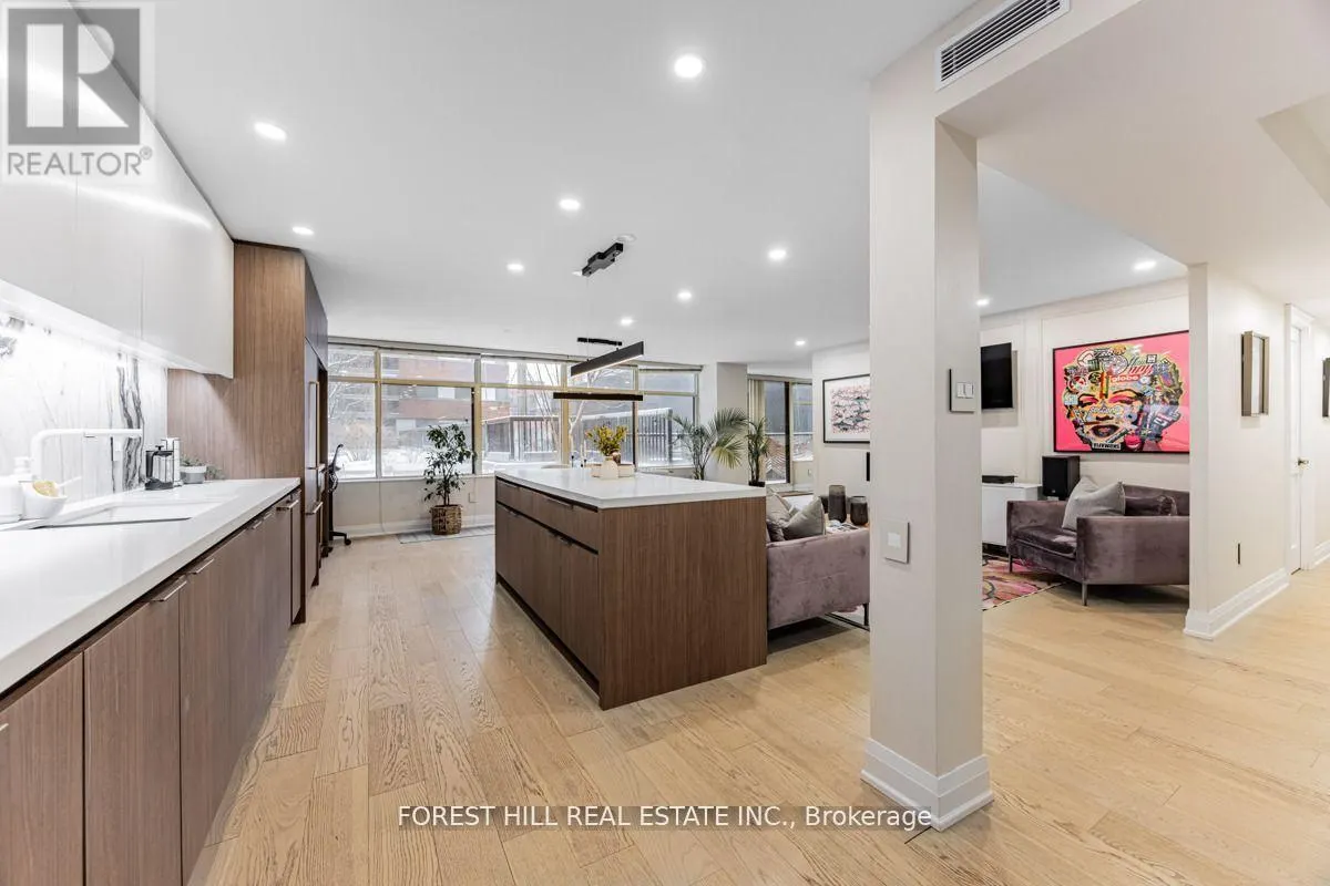 201 - 900 YONGE STREET