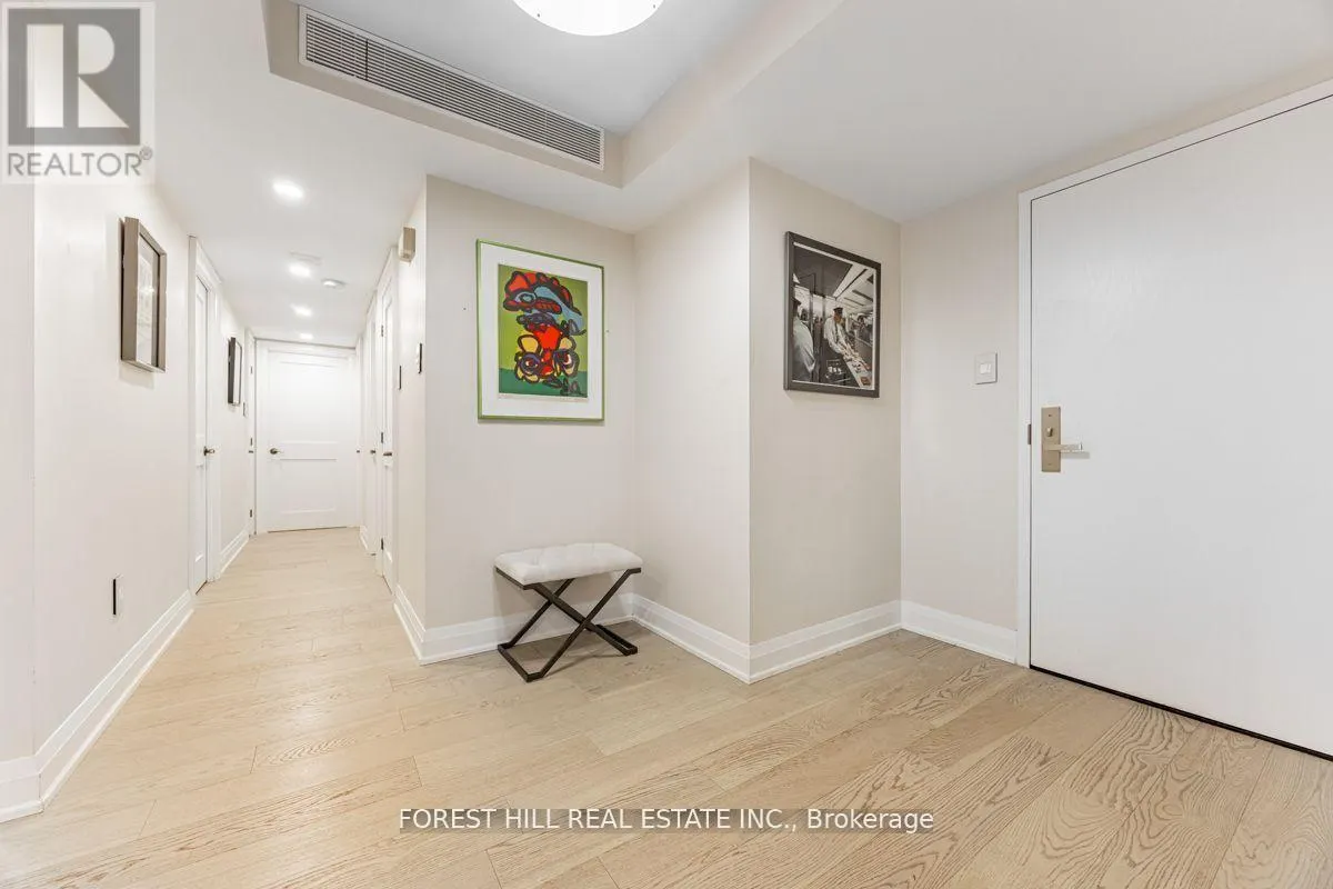 201 - 900 YONGE STREET