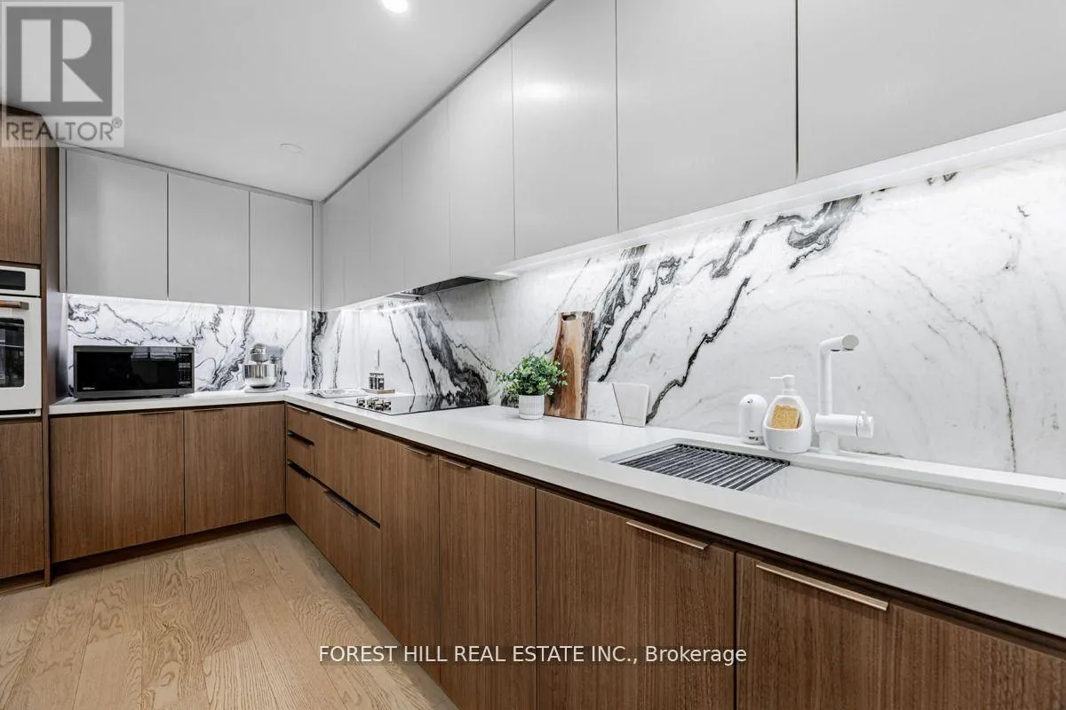 201 - 900 YONGE STREET