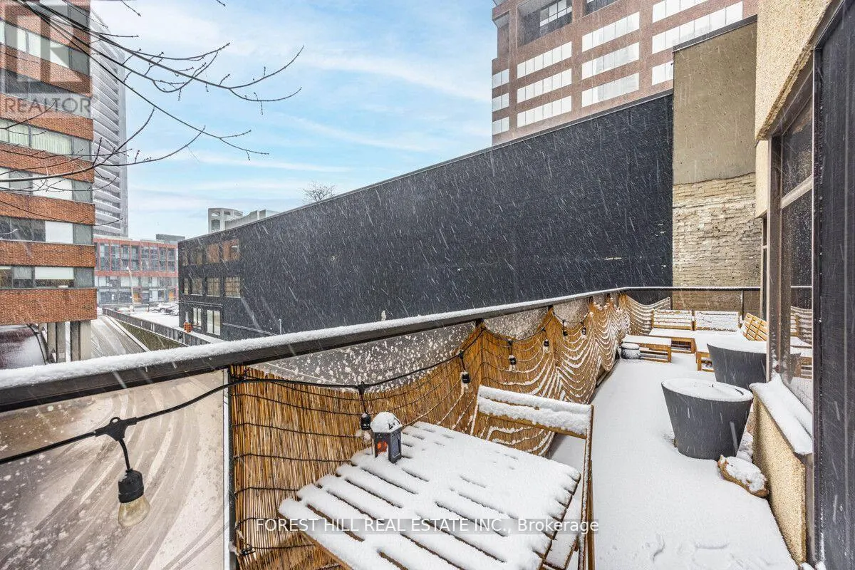 201 - 900 YONGE STREET