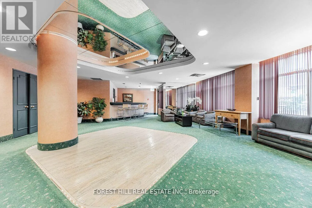 201 - 900 YONGE STREET
