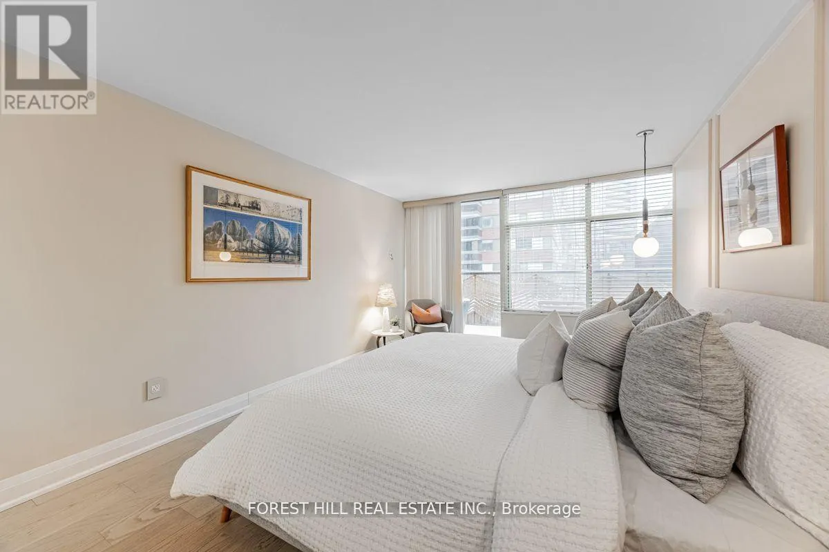 201 - 900 YONGE STREET