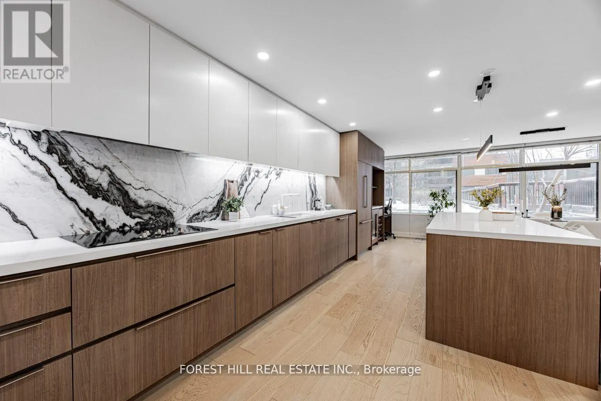 201 - 900 YONGE STREET