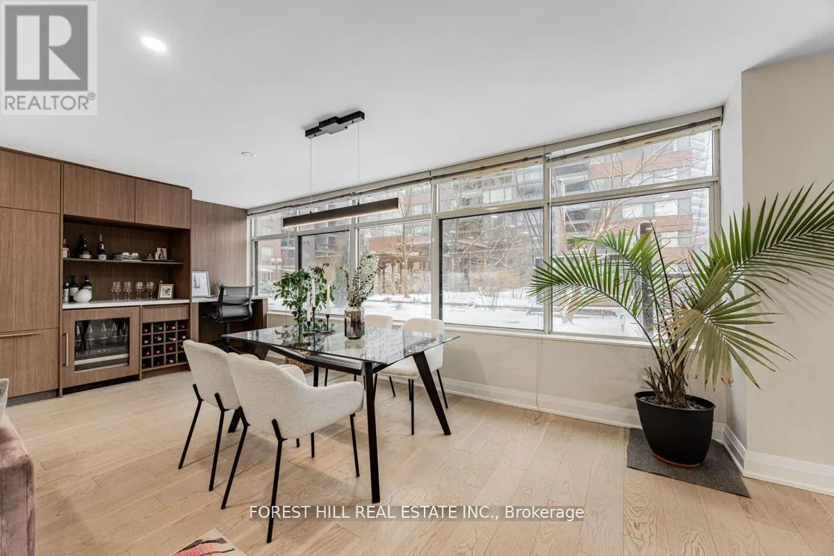 201 - 900 YONGE STREET