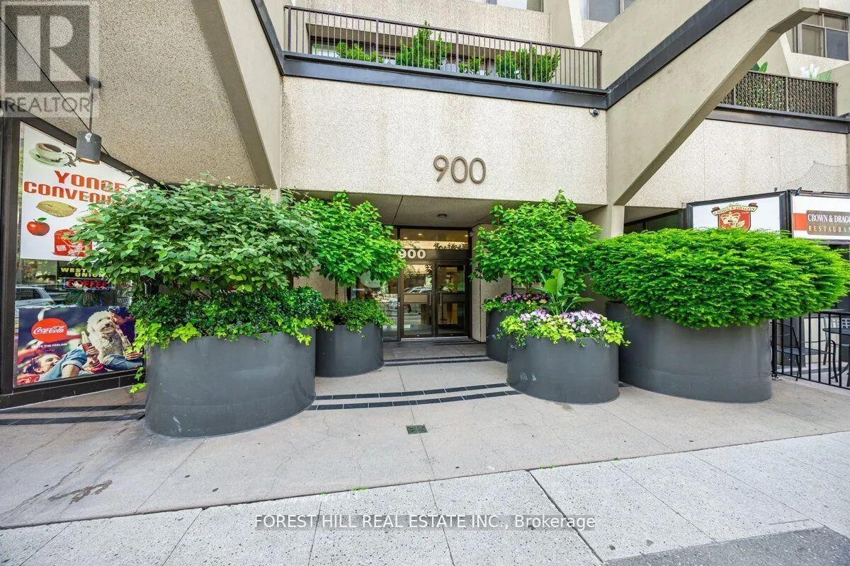 201 - 900 YONGE STREET