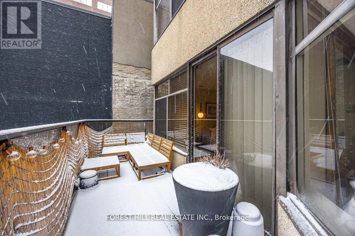 201 - 900 YONGE STREET
