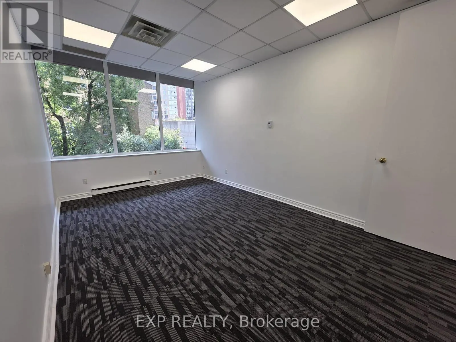 320 - 1033 BAY STREET