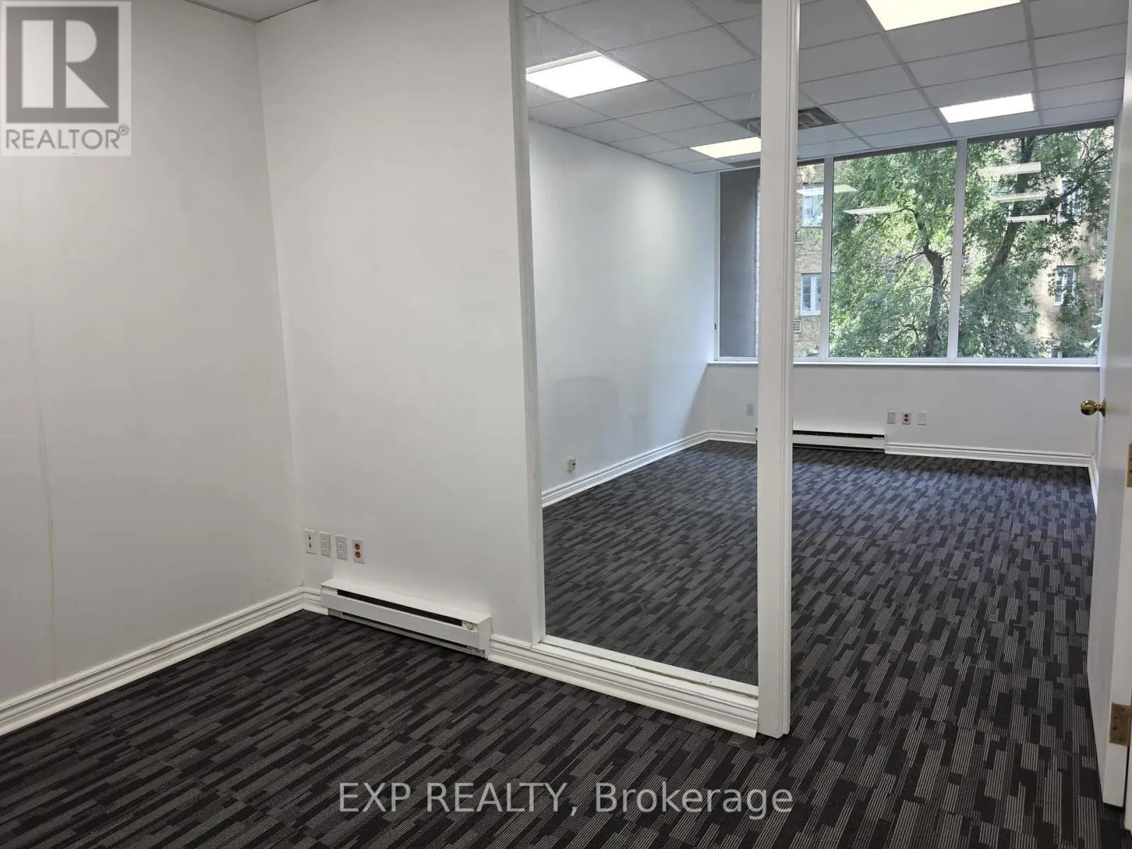 320 - 1033 BAY STREET