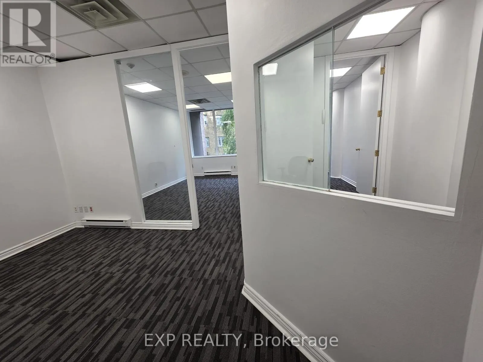 320 - 1033 BAY STREET