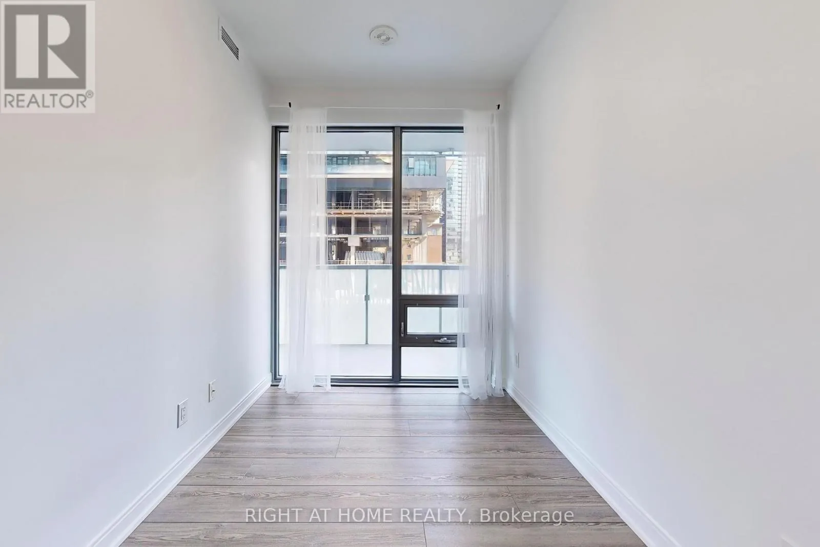 401 - 50 CHARLES STREET E