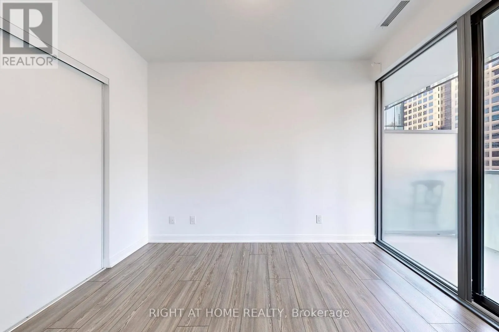 401 - 50 CHARLES STREET E