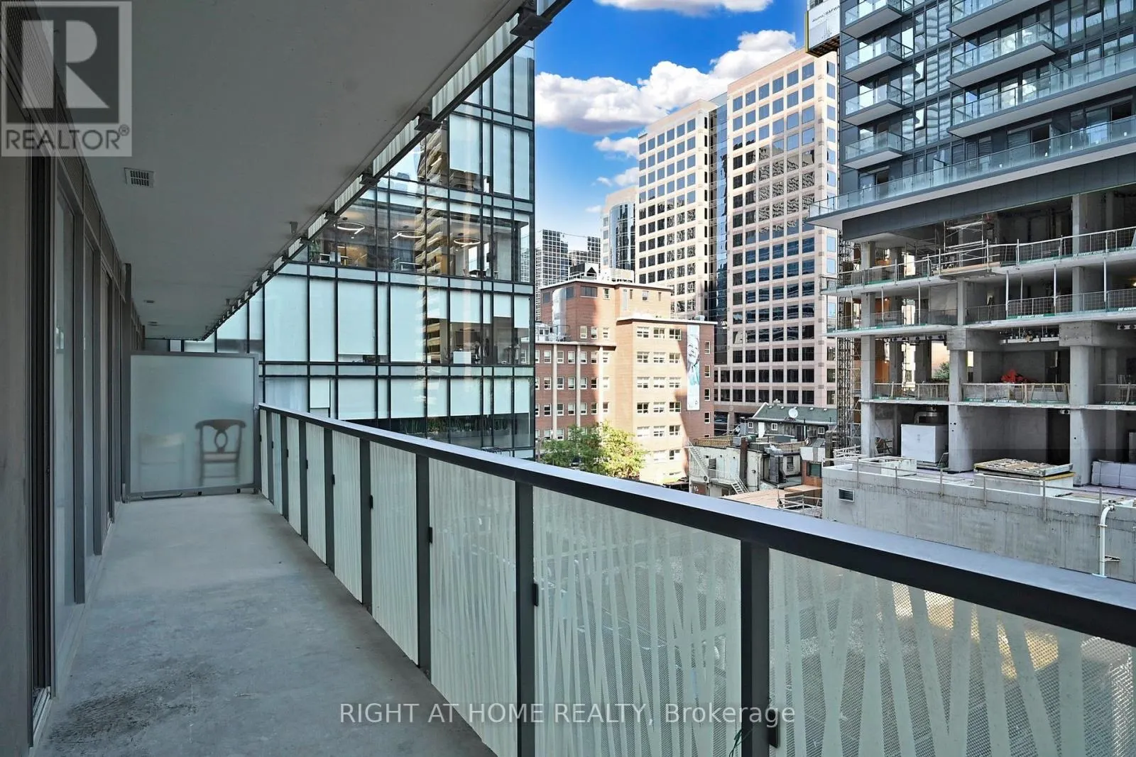 401 - 50 CHARLES STREET E