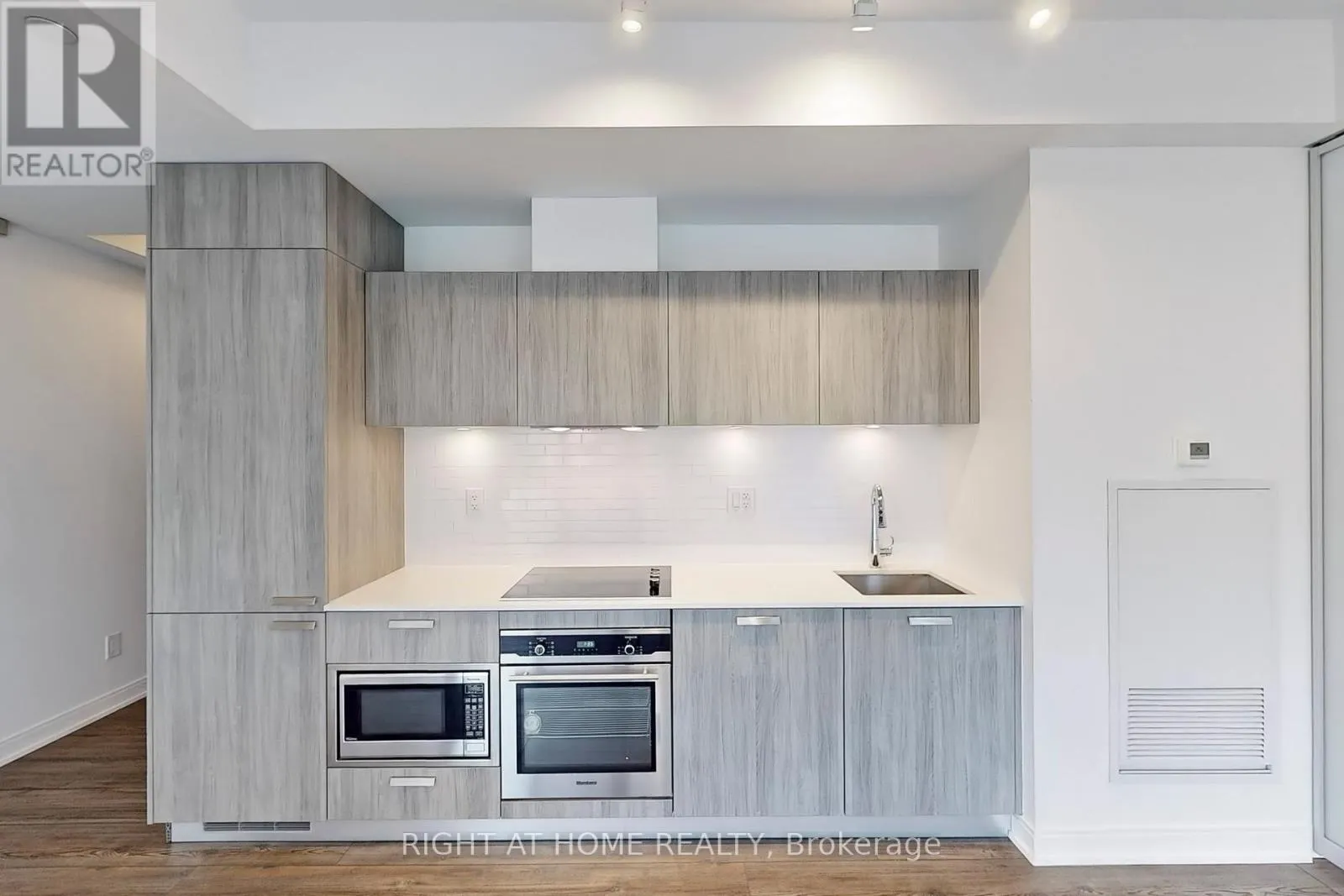 401 - 50 CHARLES STREET E