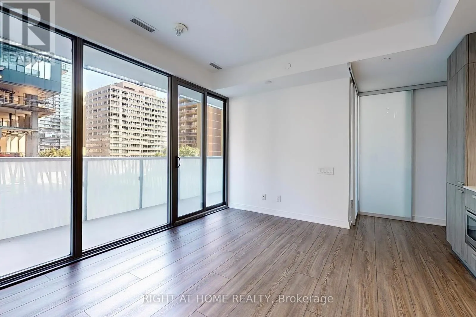 401 - 50 CHARLES STREET E