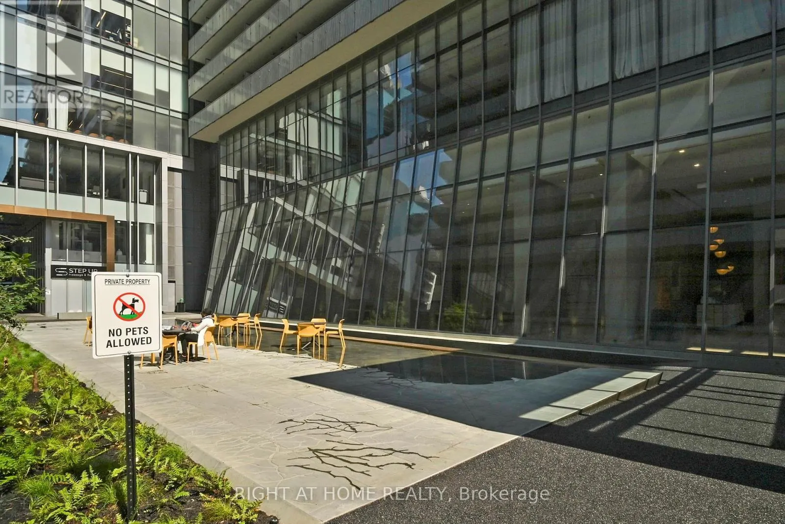 401 - 50 CHARLES STREET E