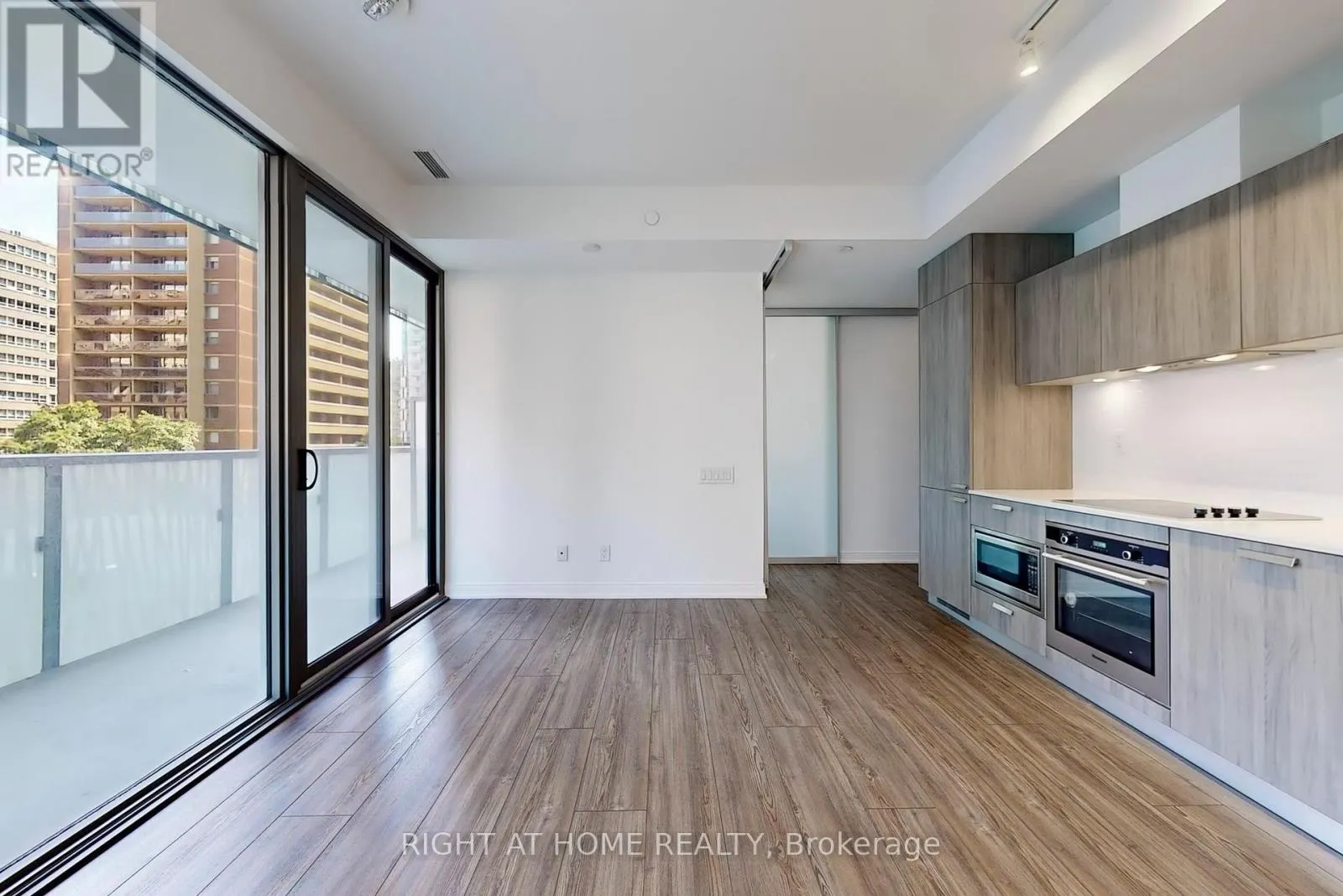 401 - 50 CHARLES STREET E