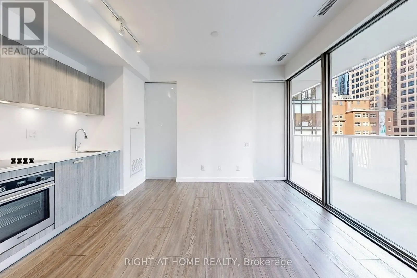 401 - 50 CHARLES STREET E