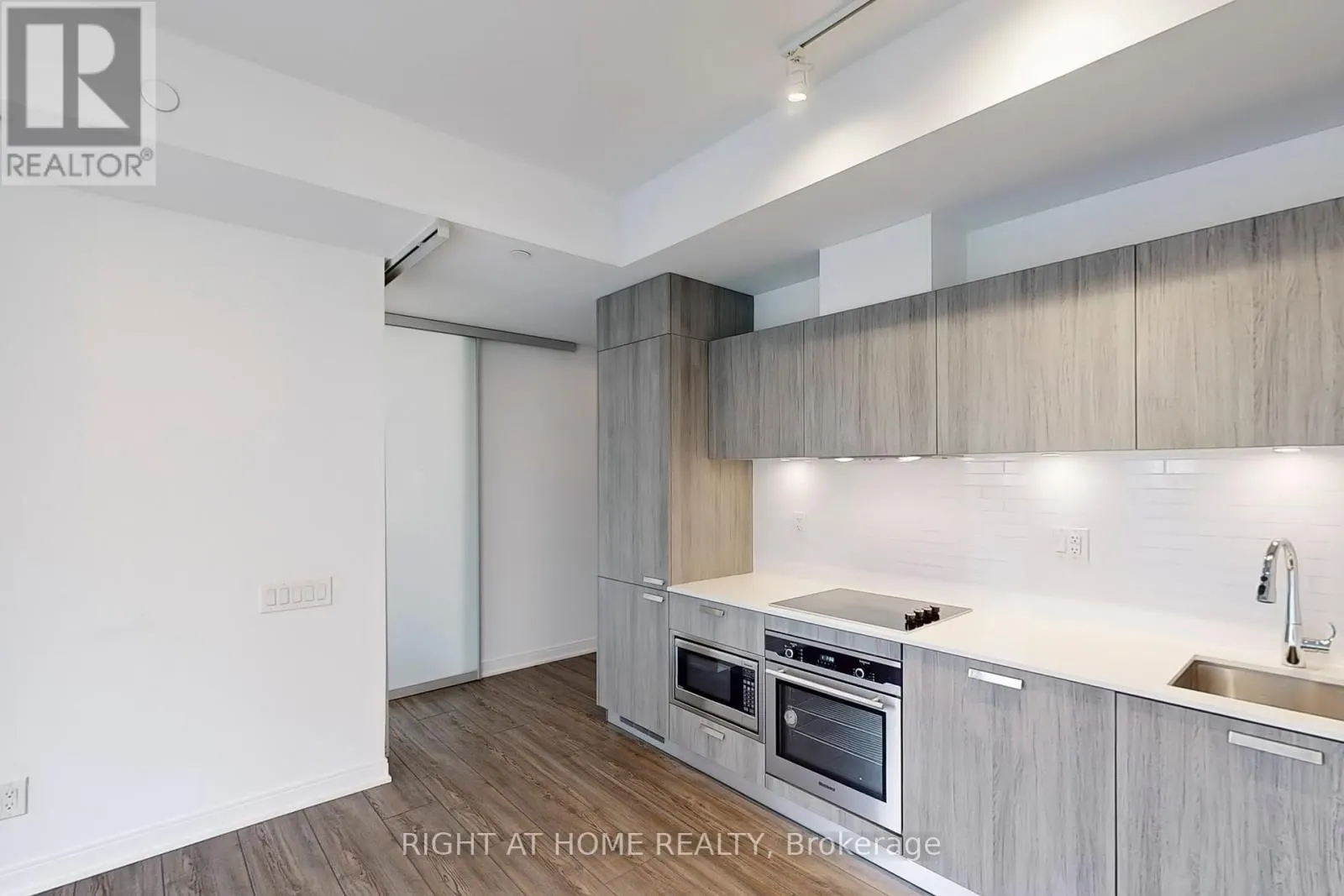 401 - 50 CHARLES STREET E