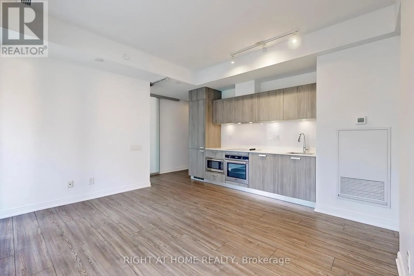 401 - 50 CHARLES STREET E