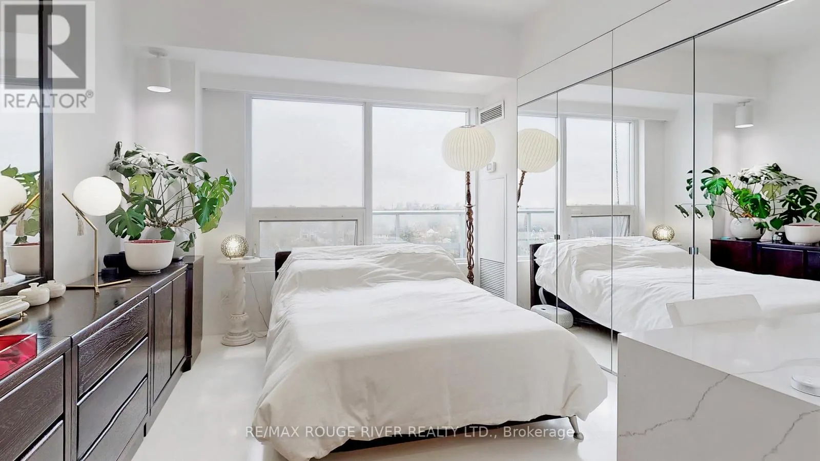702 - 701 SHEPPARD AVENUE W