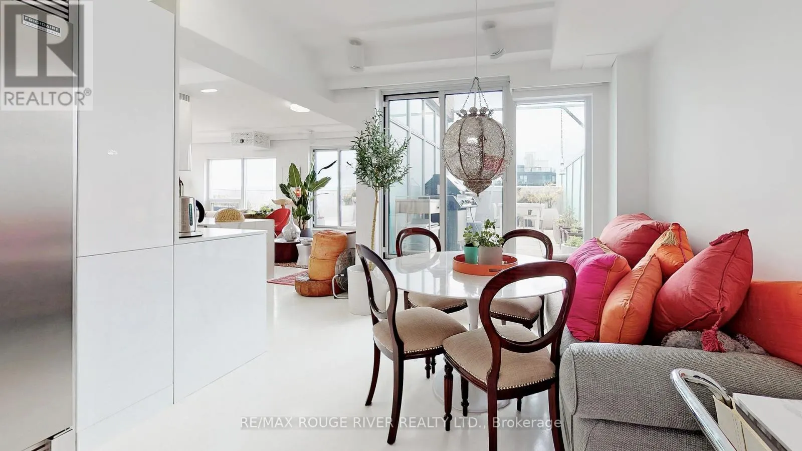 702 - 701 SHEPPARD AVENUE W