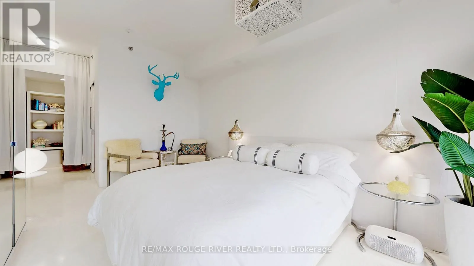 702 - 701 SHEPPARD AVENUE W