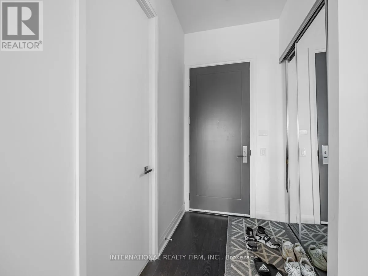 210 - 33 FREDERICK TODD WAY W