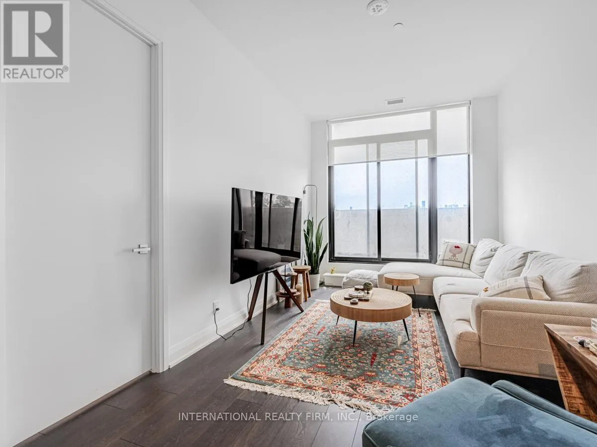 210 - 33 FREDERICK TODD WAY W