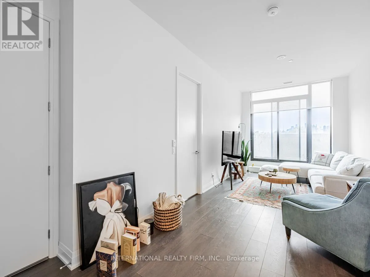 210 - 33 FREDERICK TODD WAY W