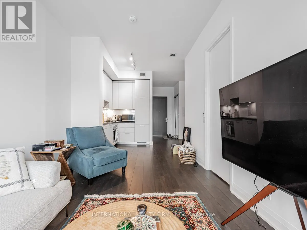 210 - 33 FREDERICK TODD WAY W