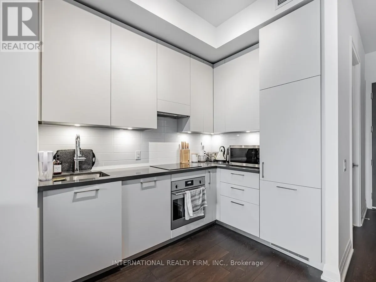 210 - 33 FREDERICK TODD WAY W