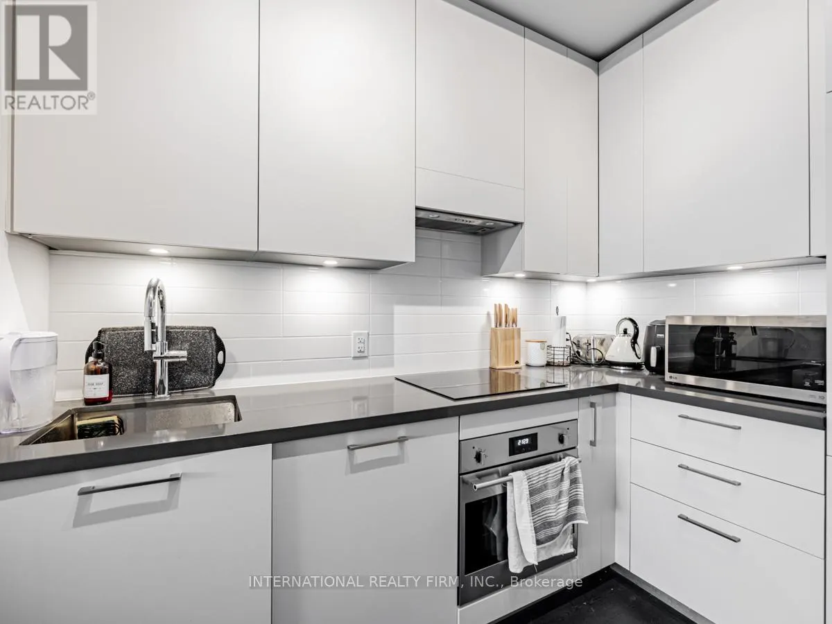 210 - 33 FREDERICK TODD WAY W
