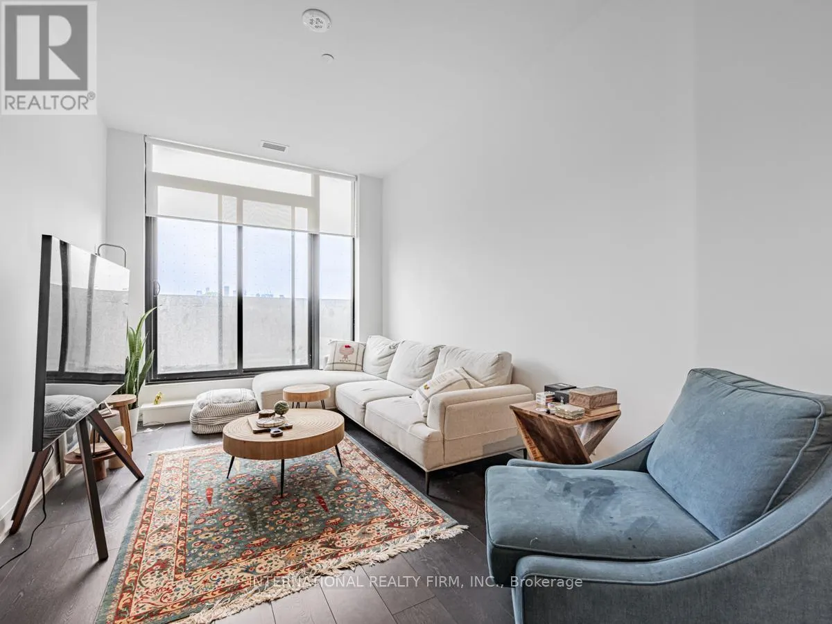 210 - 33 FREDERICK TODD WAY W