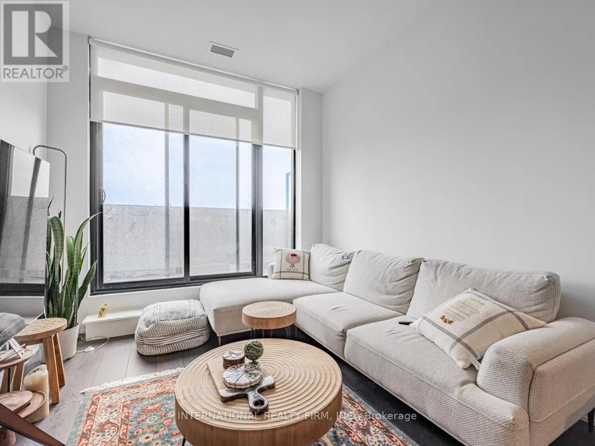 210 - 33 FREDERICK TODD WAY W