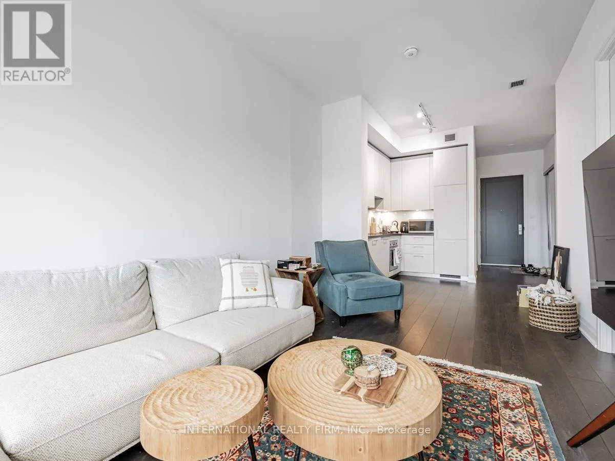 210 - 33 FREDERICK TODD WAY W