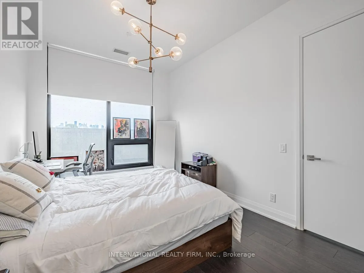 210 - 33 FREDERICK TODD WAY W