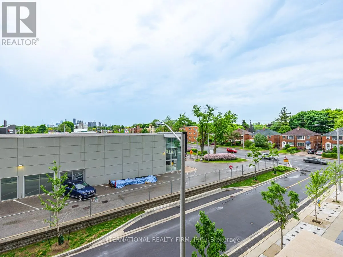 210 - 33 FREDERICK TODD WAY W
