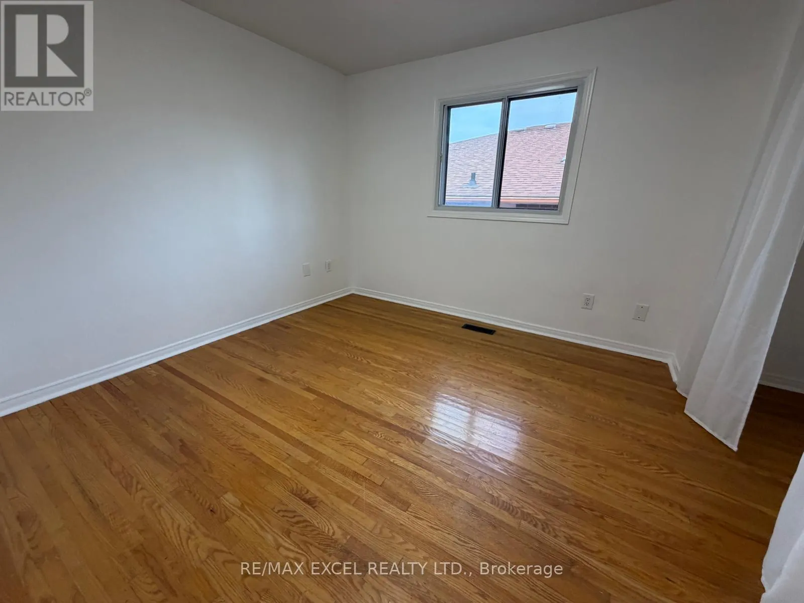 UPPER (UNIT A) - 53 HICKORYNUT DRIVE