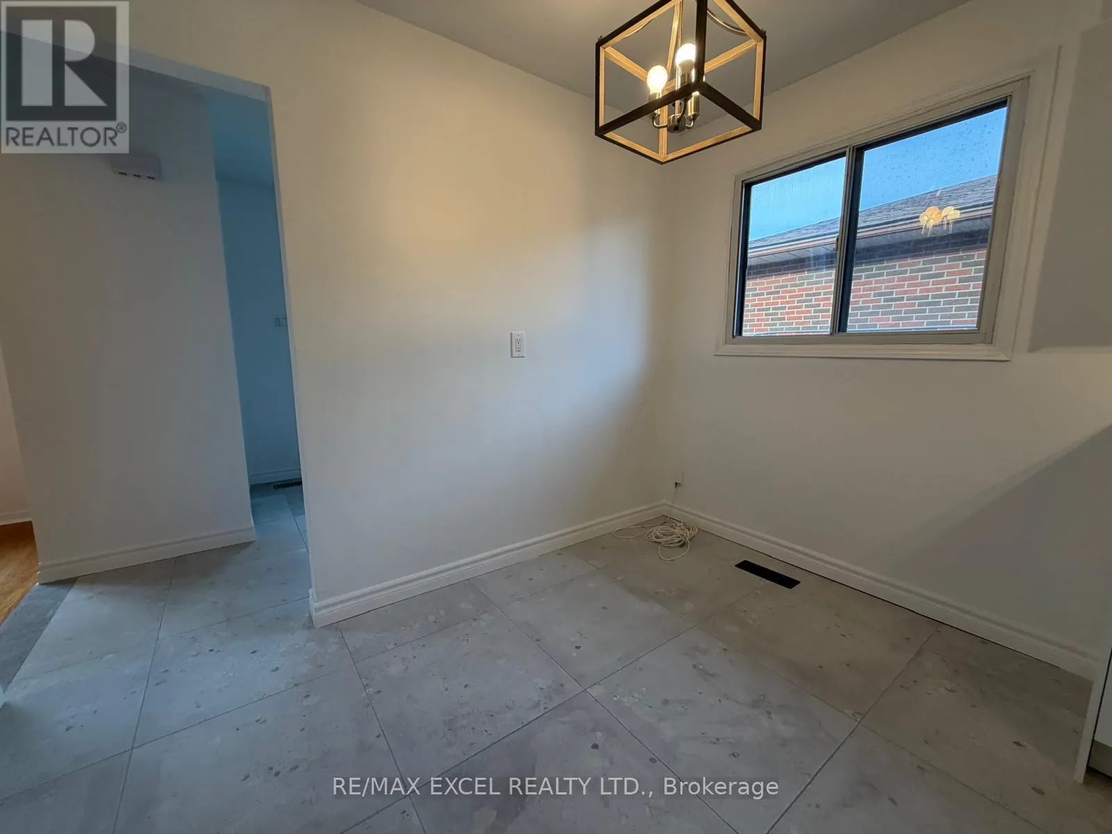 UPPER (UNIT A) - 53 HICKORYNUT DRIVE