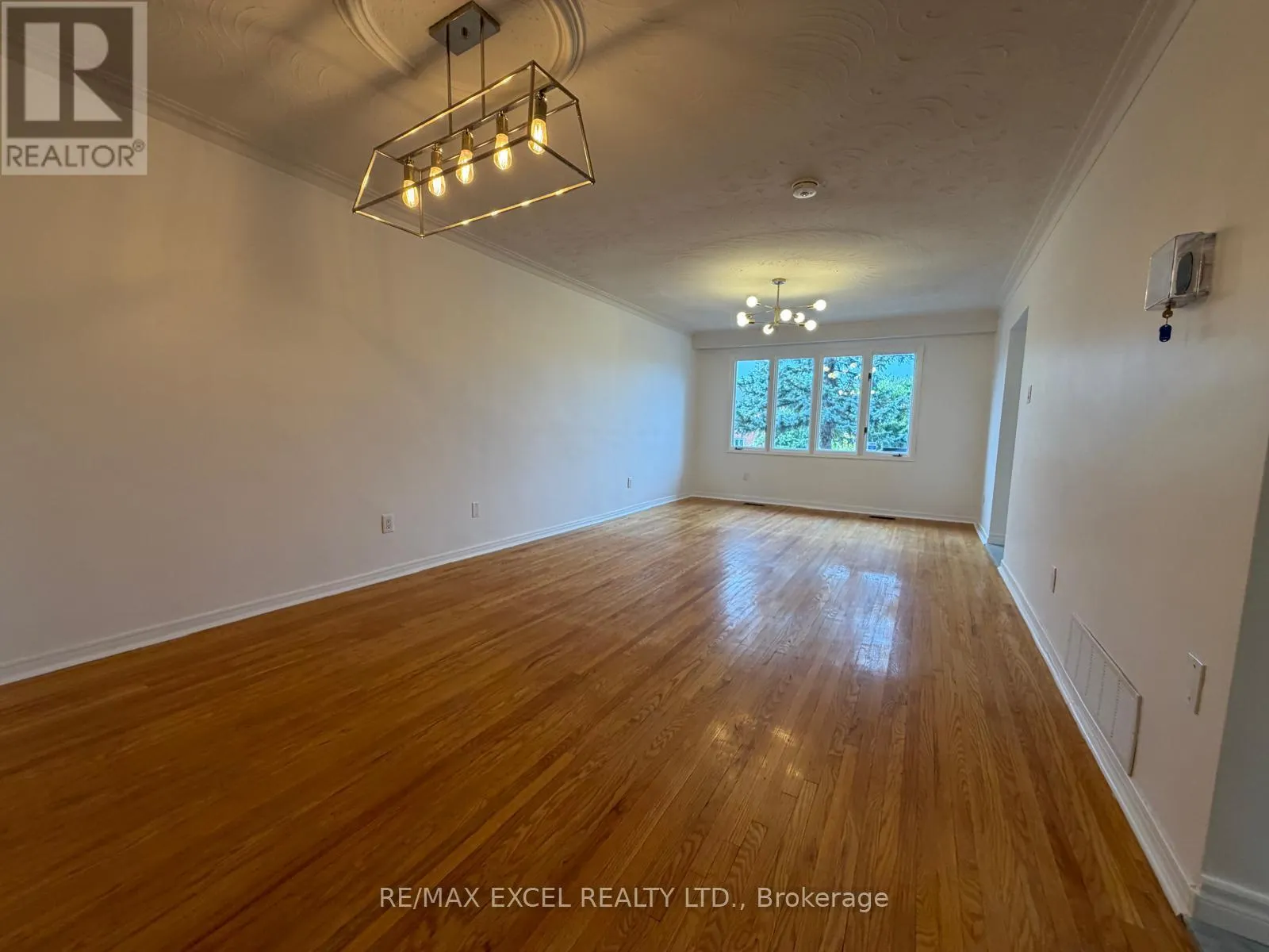 UPPER (UNIT A) - 53 HICKORYNUT DRIVE