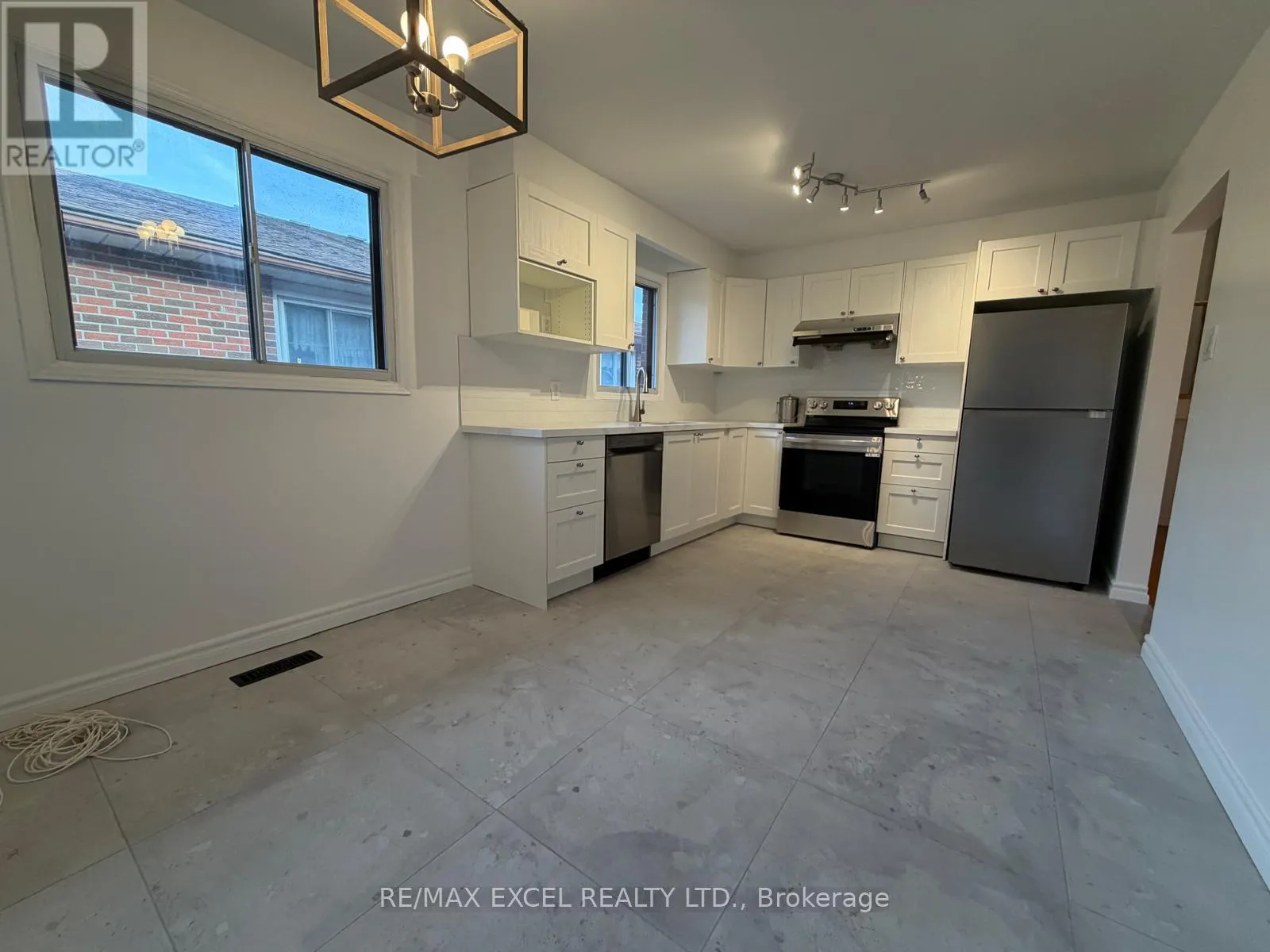 UPPER (UNIT A) - 53 HICKORYNUT DRIVE