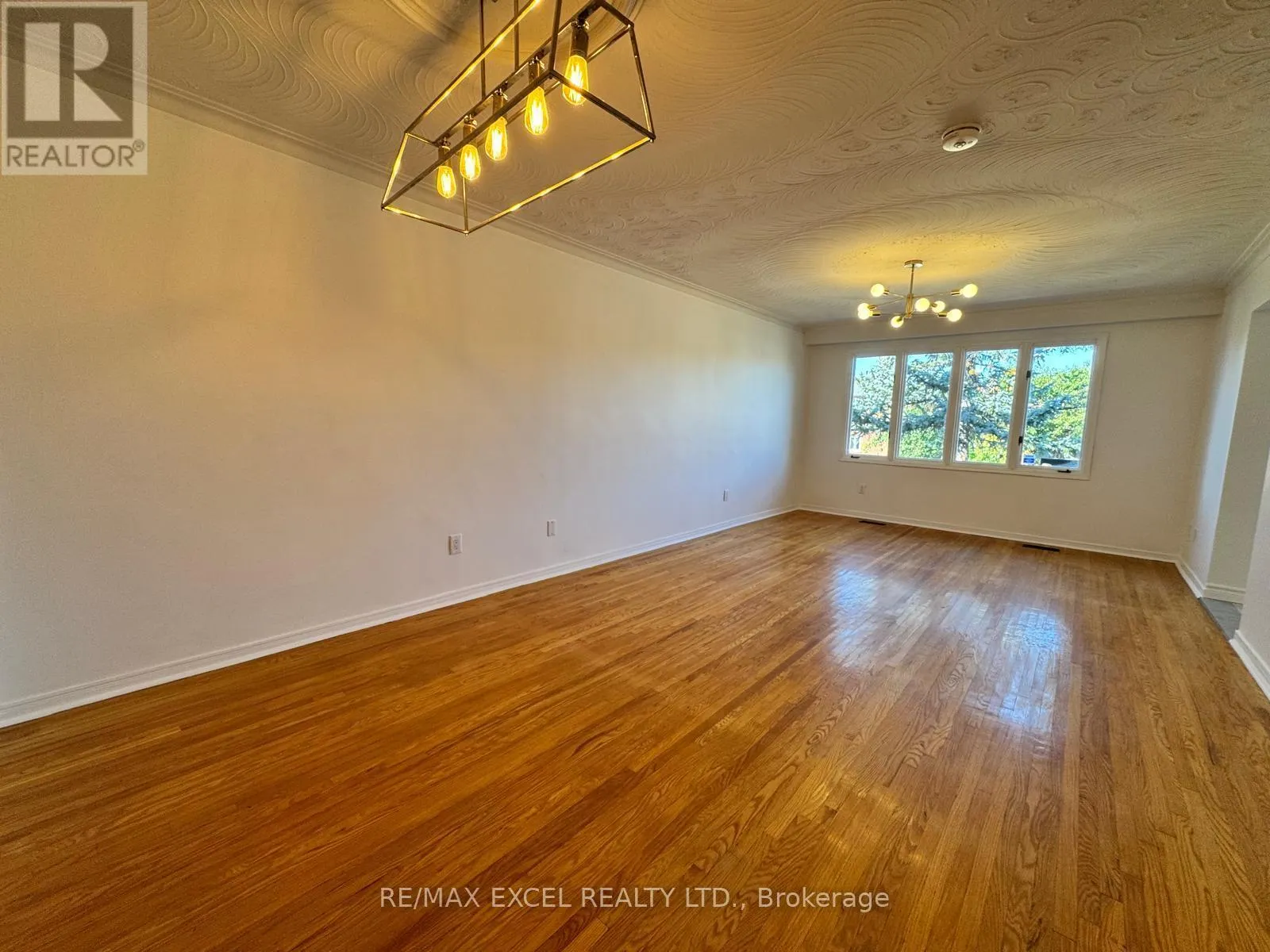 UPPER (UNIT A) - 53 HICKORYNUT DRIVE